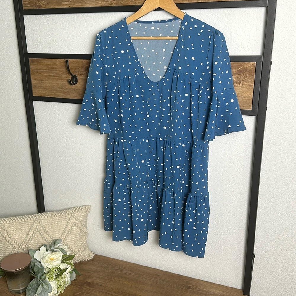 Women’s fun polkadot blue dress - size XL but could fit a variety of sizes